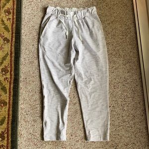 Lululemon On the Fly pants cropped